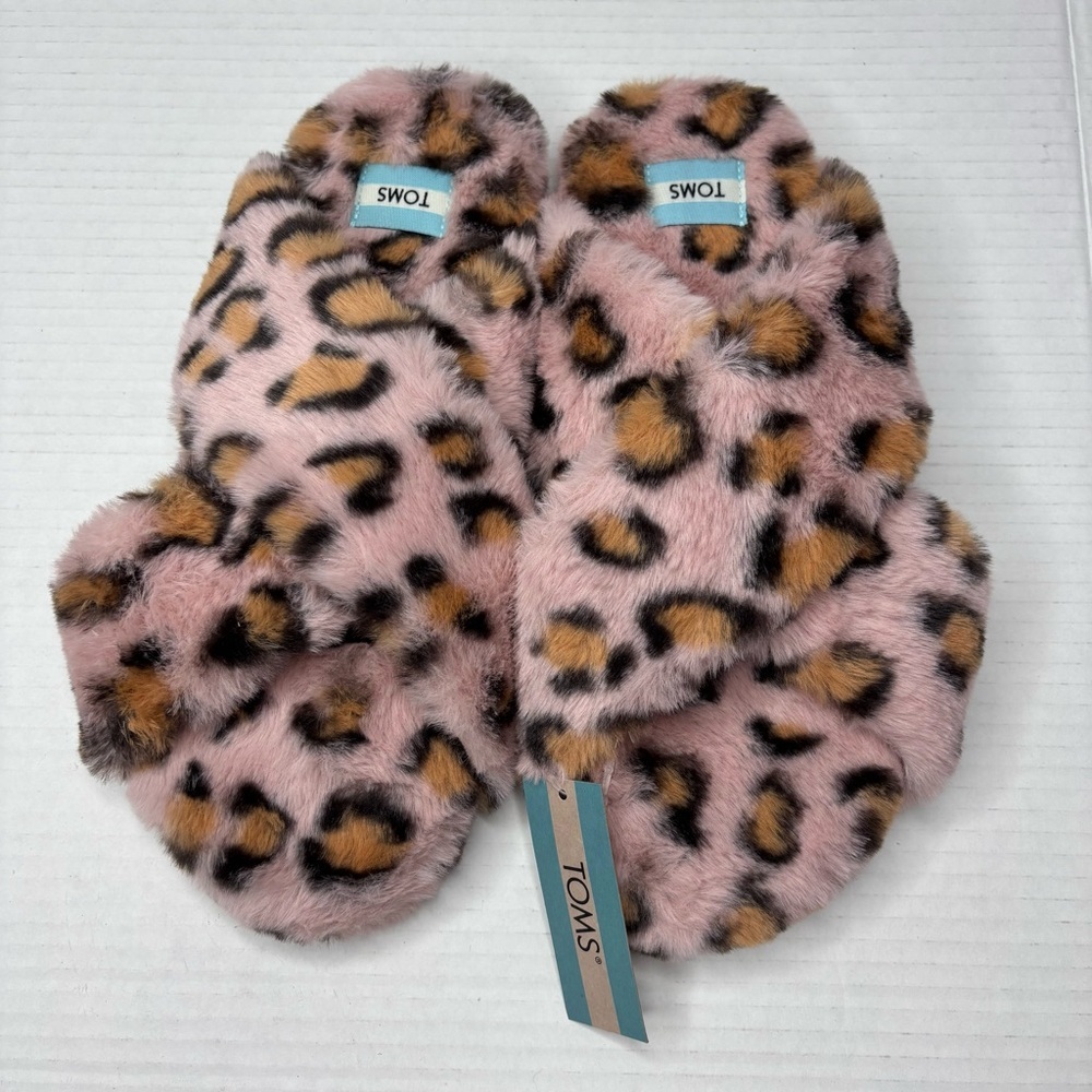 TOMS Leopard Print Fuzzy Slippers Size 9